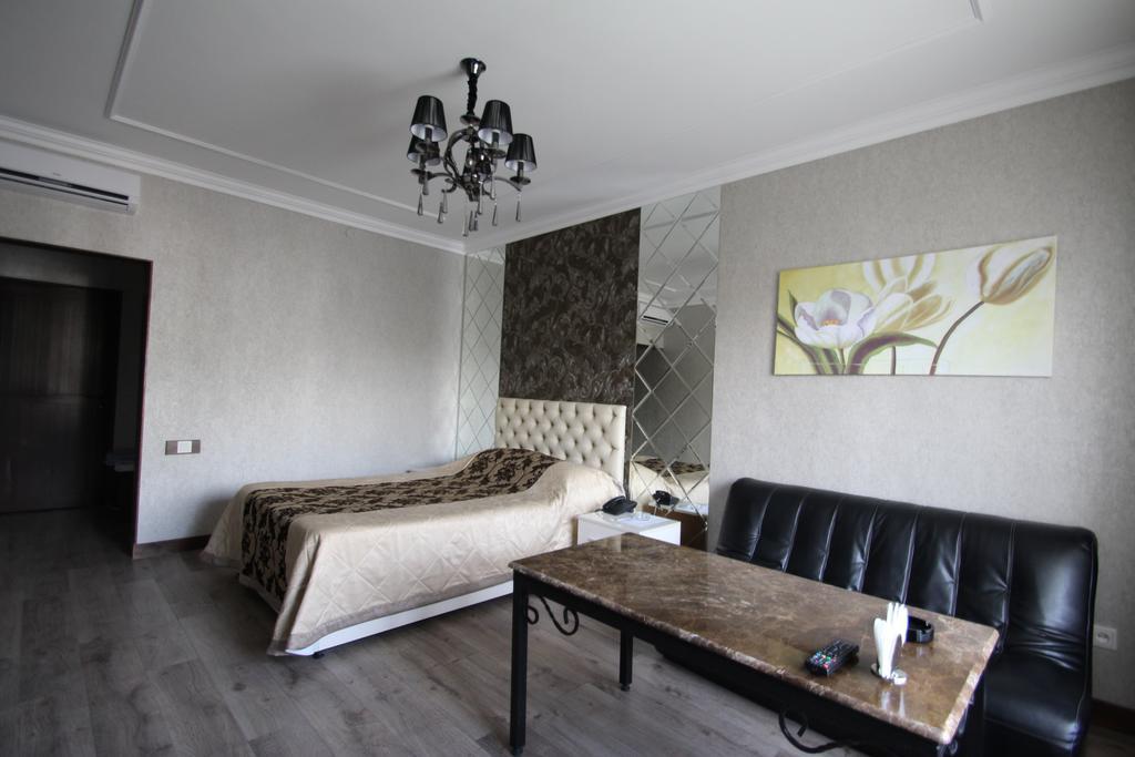 Delphin Guest House Biškek Exteriér fotografie